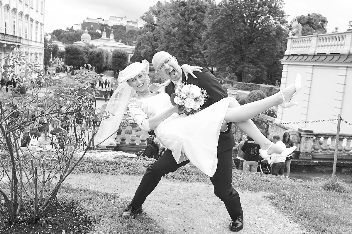 Janice und Richard gaben sich im Mamorsaal im Schloss Mirabell das Ja-Wort. Fotoreportage von Hochzeitsfotograf Andreas Brandl, Foto Flausen, Salzburg.