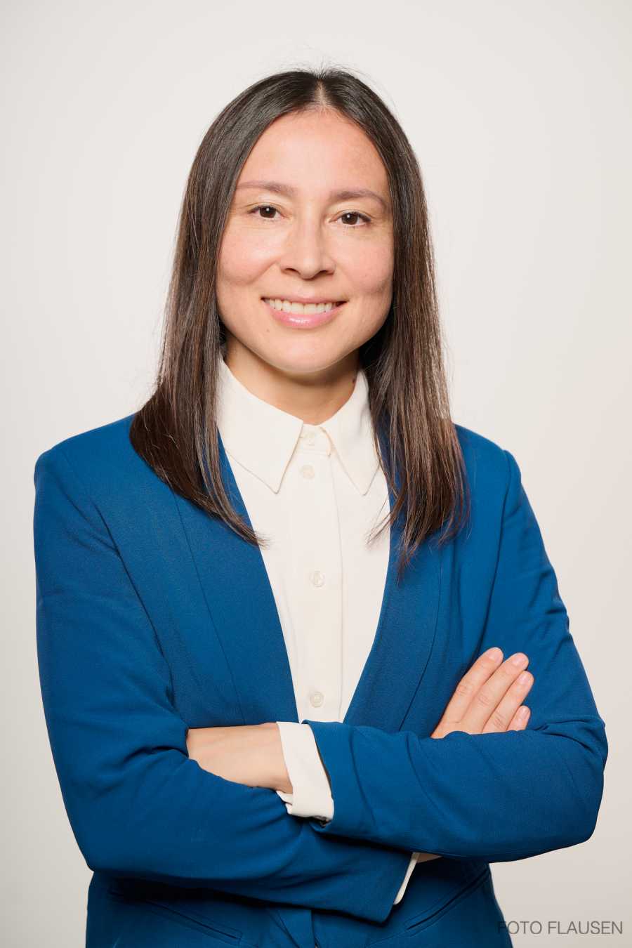 Brigitte im Porträt im Fotostudio Salzburg für ihr Business Foto